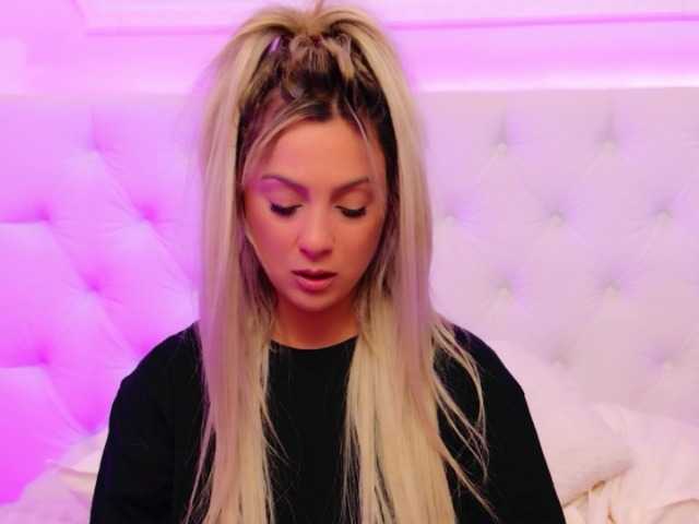 AriannaSins's BongaCams show and profile