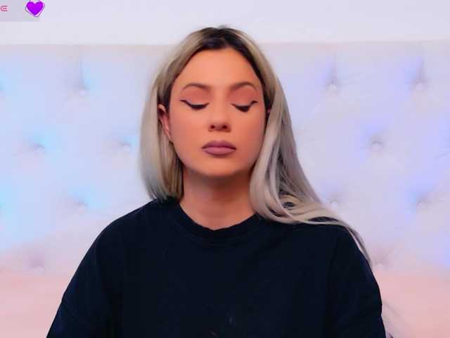 le modèle AriannaSins est en webcam porno dans un show sur le site bongacams, il possède les tags suivants: White/Caucasian,Blonde,Shaved