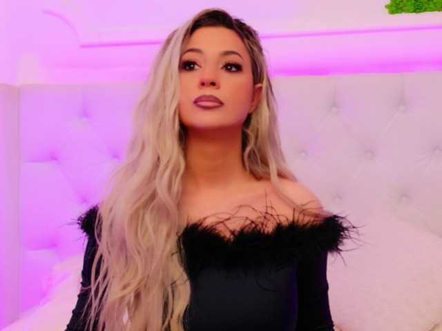 AriannaSins's BongaCams show and profile