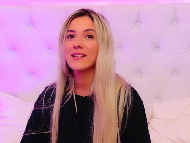 AriannaSins's BongaCams show and profile