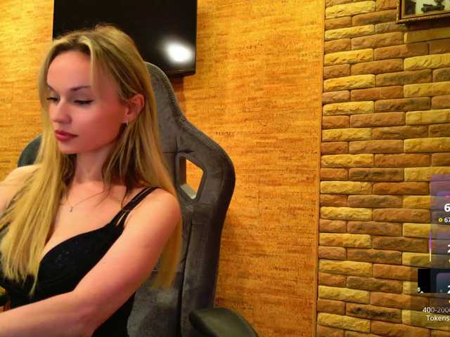 hollyqueen cam belle
