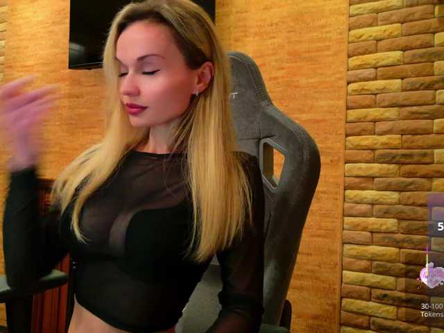 HollyQueen live cam on BongaCams