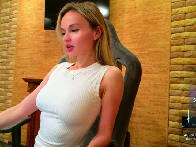 HollyQueen live cam on BongaCams