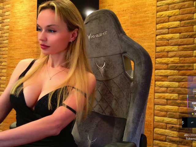 HollyQueen live cam