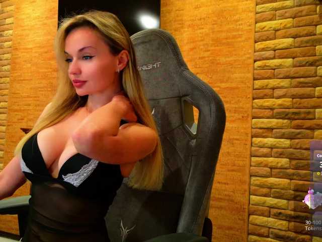 HollyQueen live webcam show