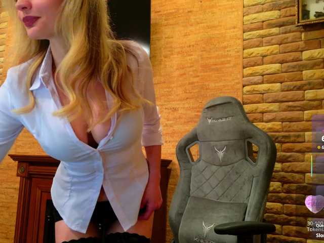 HollyQueen live cam on BongaCams