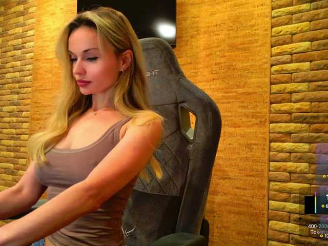 HollyQueen live cam on BongaCams