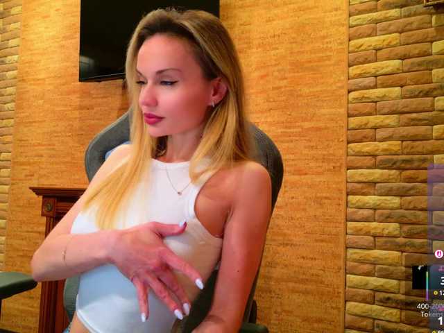 HollyQueen live cam on BongaCams