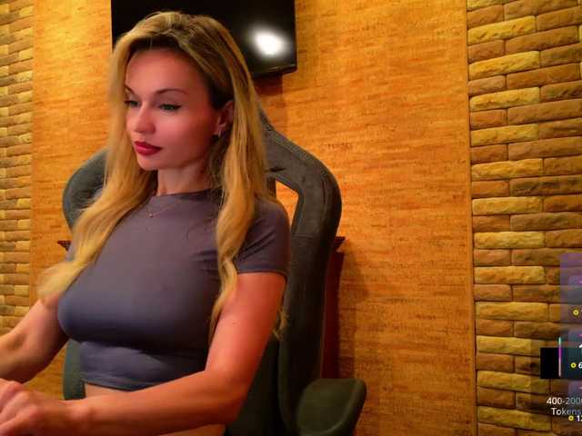 в попе у HollyQueen