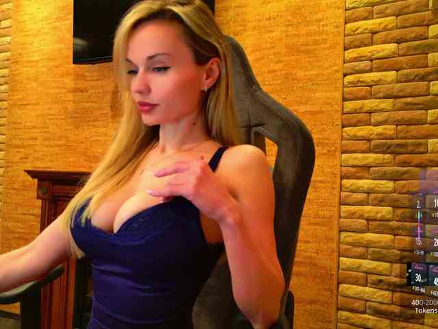 HollyQueen HollyQueen