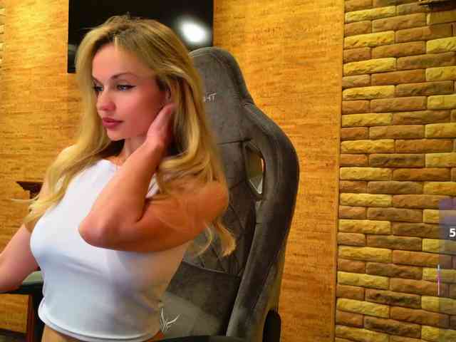 HollyQueen - Girl 