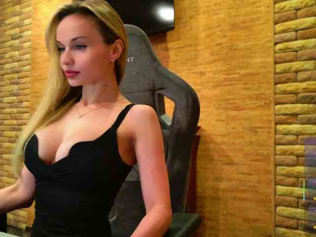 HollyQueen Sex Cam Show
