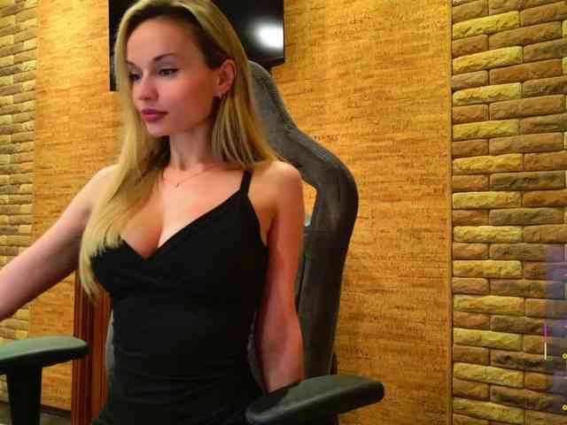 HollyQueen Sex Cam Show