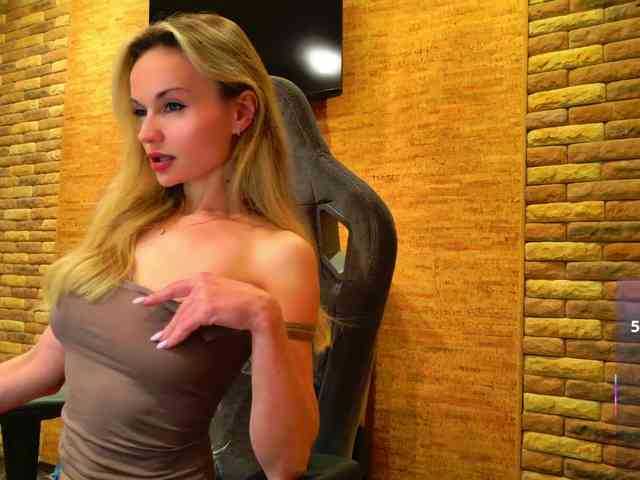 HollyQueen Sex Cam Show