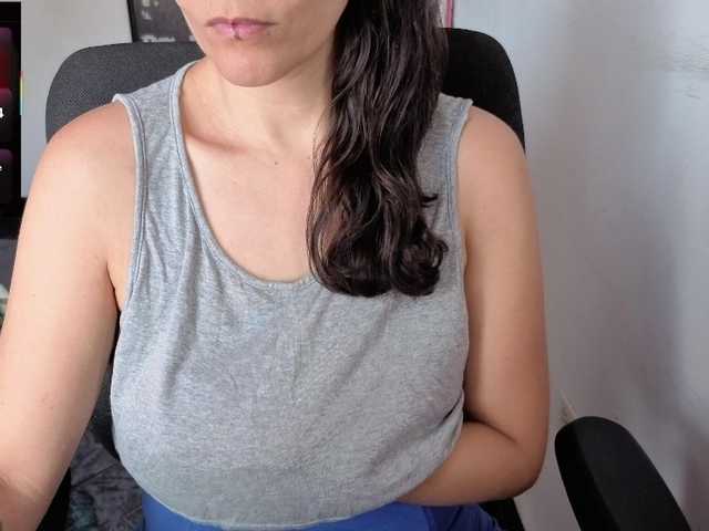 Giselle-moon live cam on BongaCams