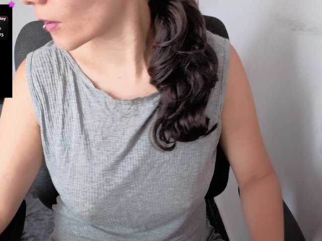 Giselle-moon live cam on BongaCams