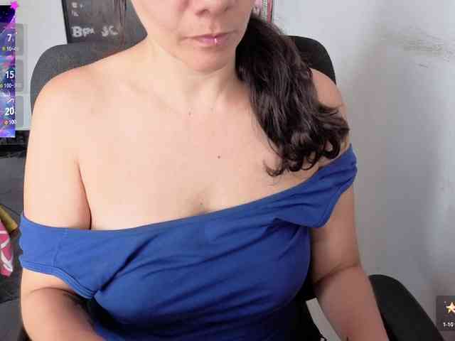 Giselle-moon webcam