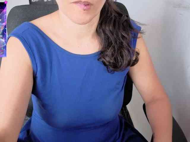 Giselle-moon webcam