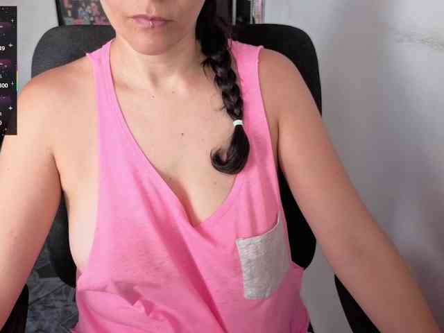 Giselle-moon webcam