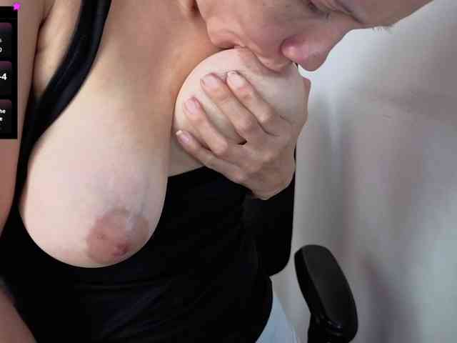 Giselle-moon webcam