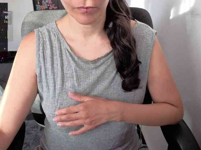 Giselle-moon webcam