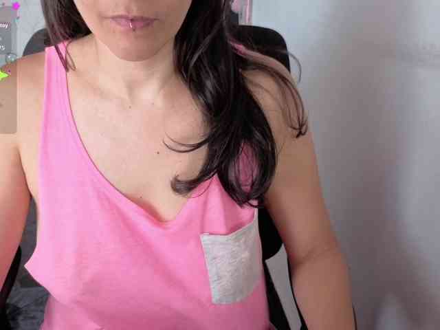 Giselle-moon webcam