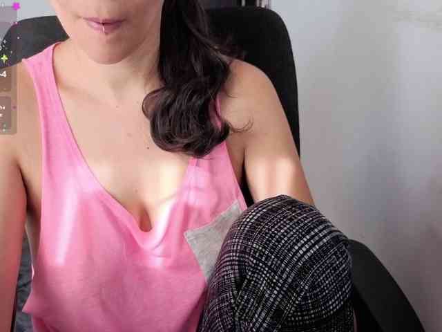 Giselle-moon webcam