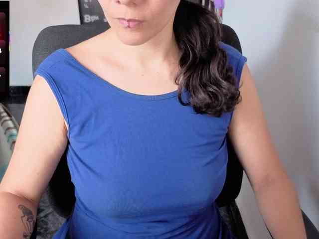 Giselle-moon webcam