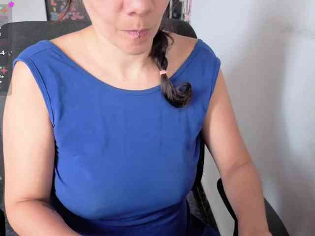 Giselle-moon webcam