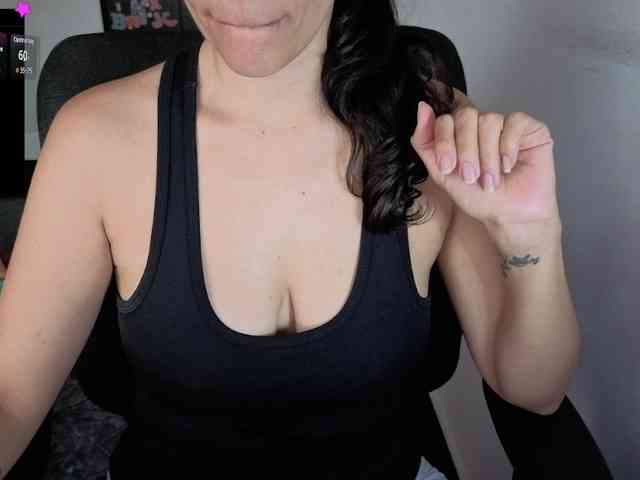 Giselle-moon webcam