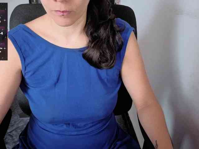 Giselle-moon webcam