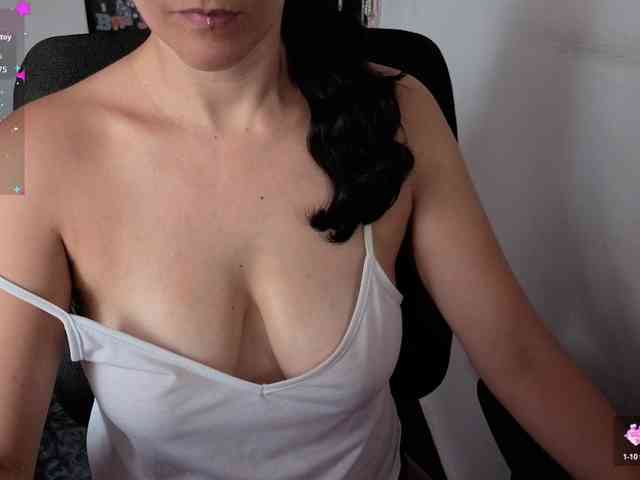 Giselle-moon webcam