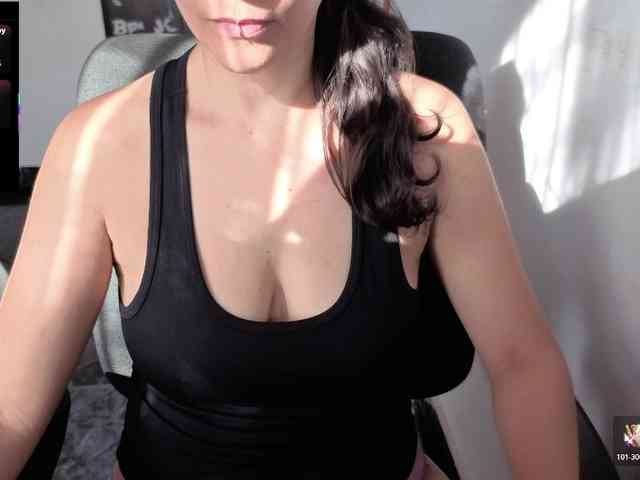 Giselle-moon webcam