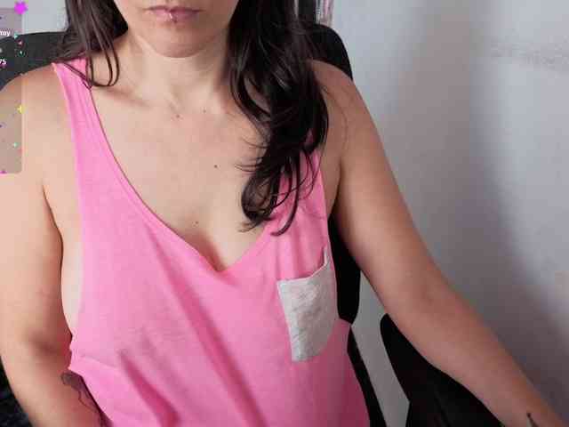 Giselle-moon webcam
