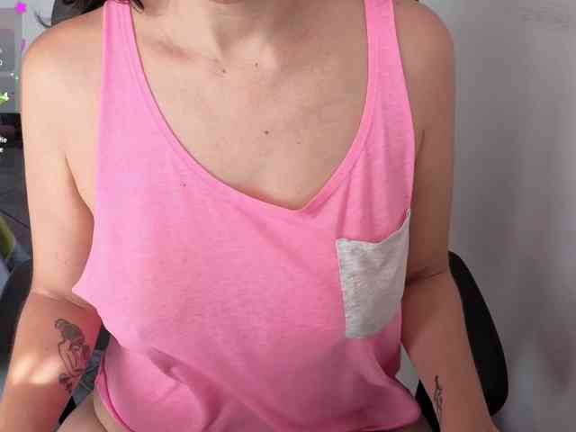 Giselle-moon webcam