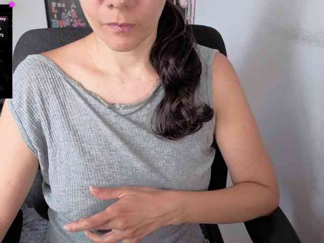 Giselle-moon webcam