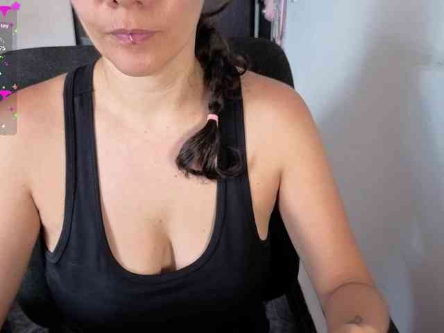 Giselle-moon webcam