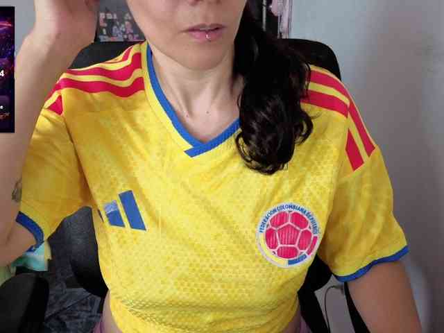 Giselle-moon webcam