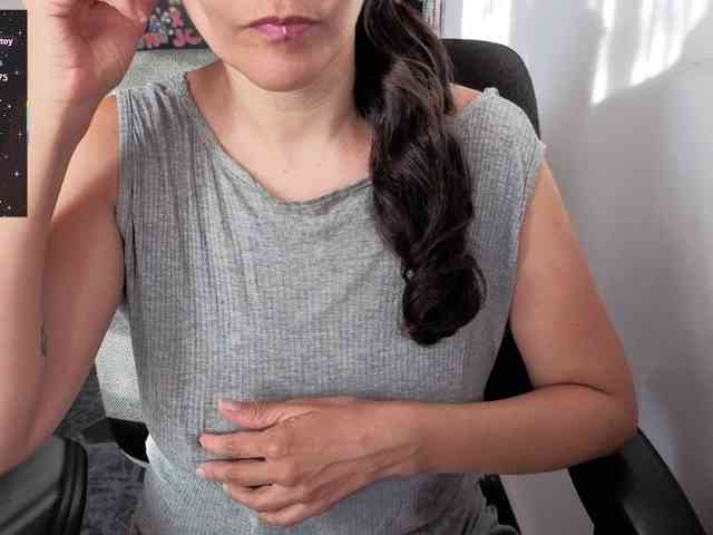Giselle-moon webcam