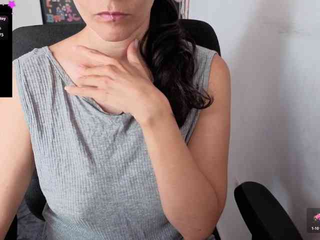 Giselle-moon webcam