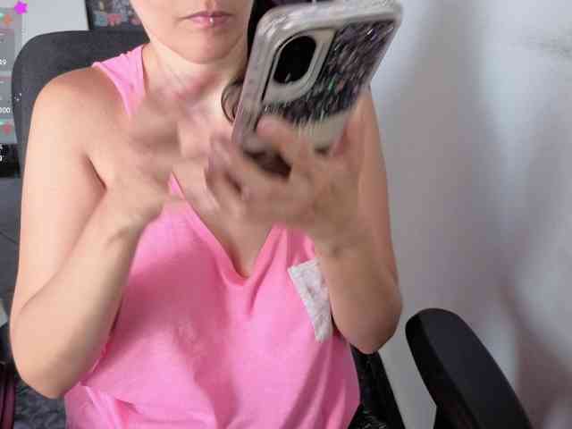 Giselle-moon webcam
