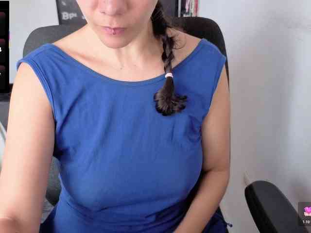 Giselle-moon webcam