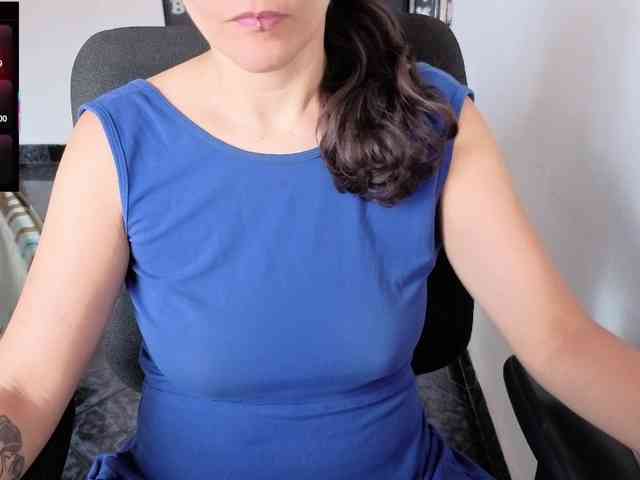 Giselle-moon webcam
