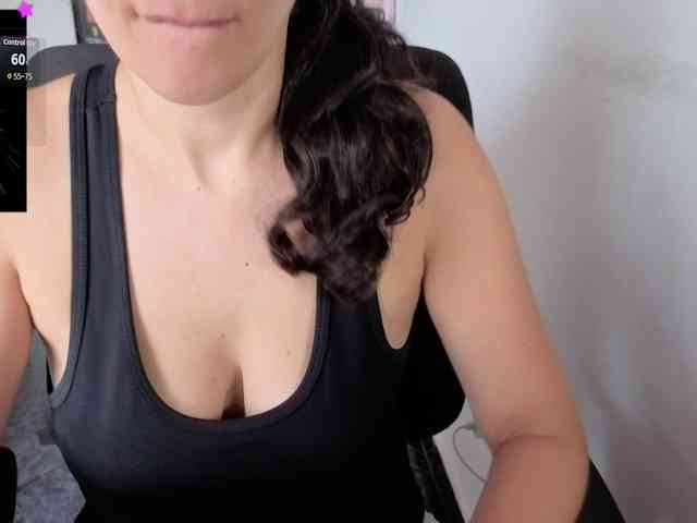 Giselle-moon webcam