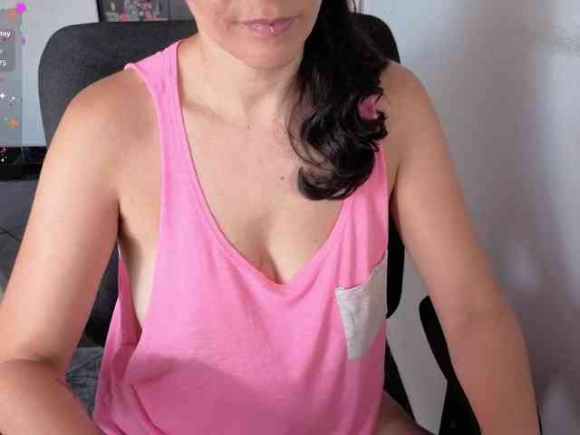 Giselle-moon webcam