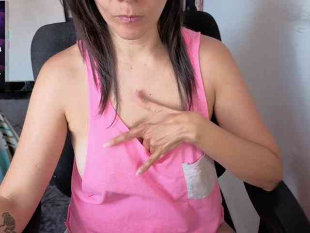 Giselle-moon webcam
