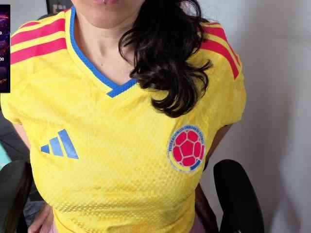 Giselle-moon webcam