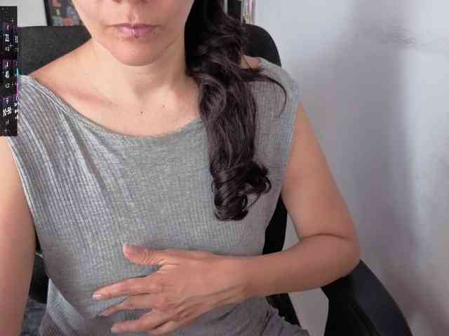 Giselle-moon webcam