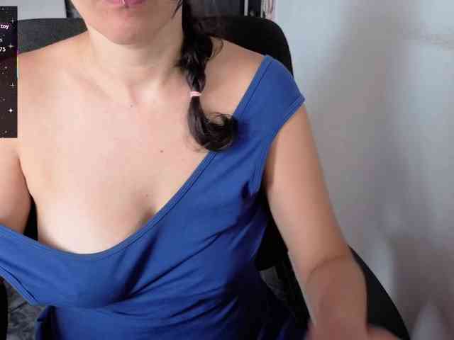 Giselle-moon webcam
