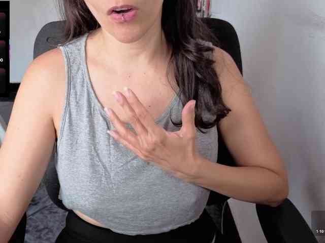 Giselle-moon webcam